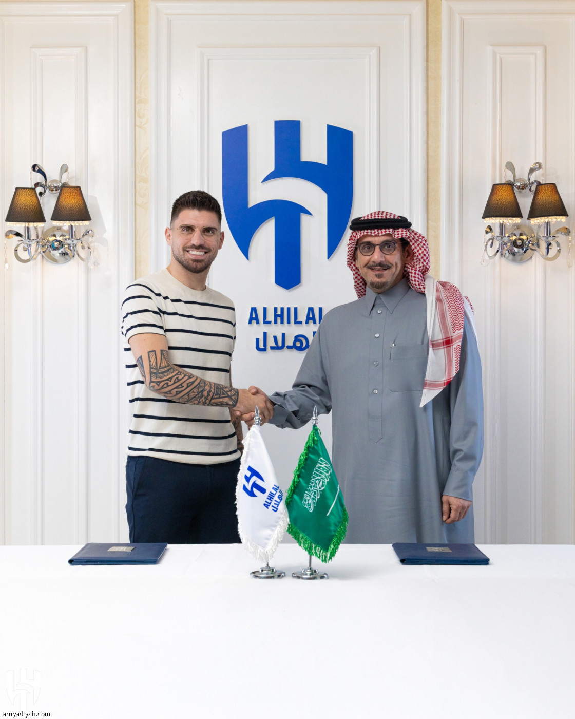 نيفيش مستمر